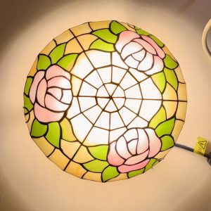 גוף תאורה ורד אנגלי ויטראז׳ טיפאני 30 ס״מ צמוד קיר